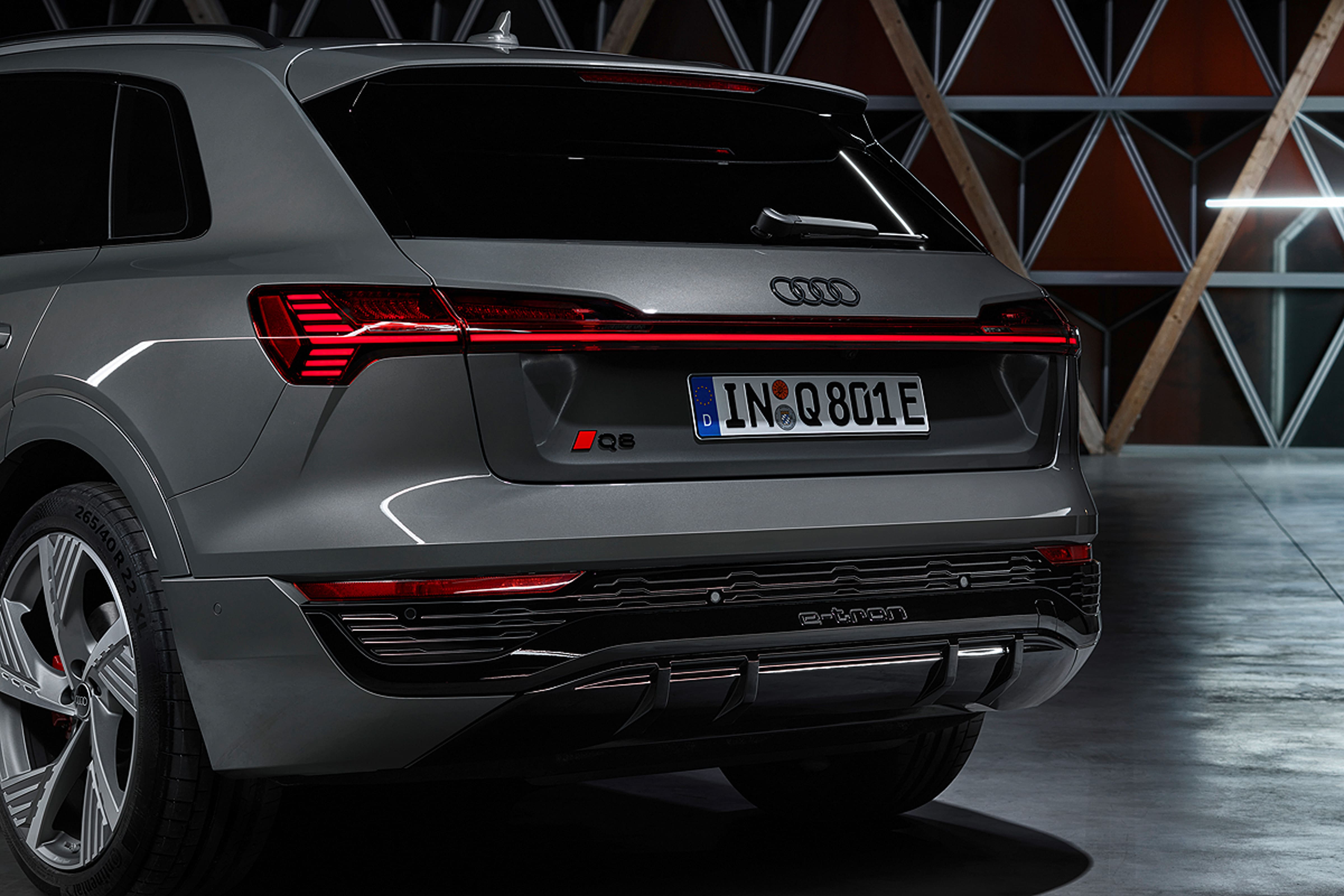 Audi-Q8-rear